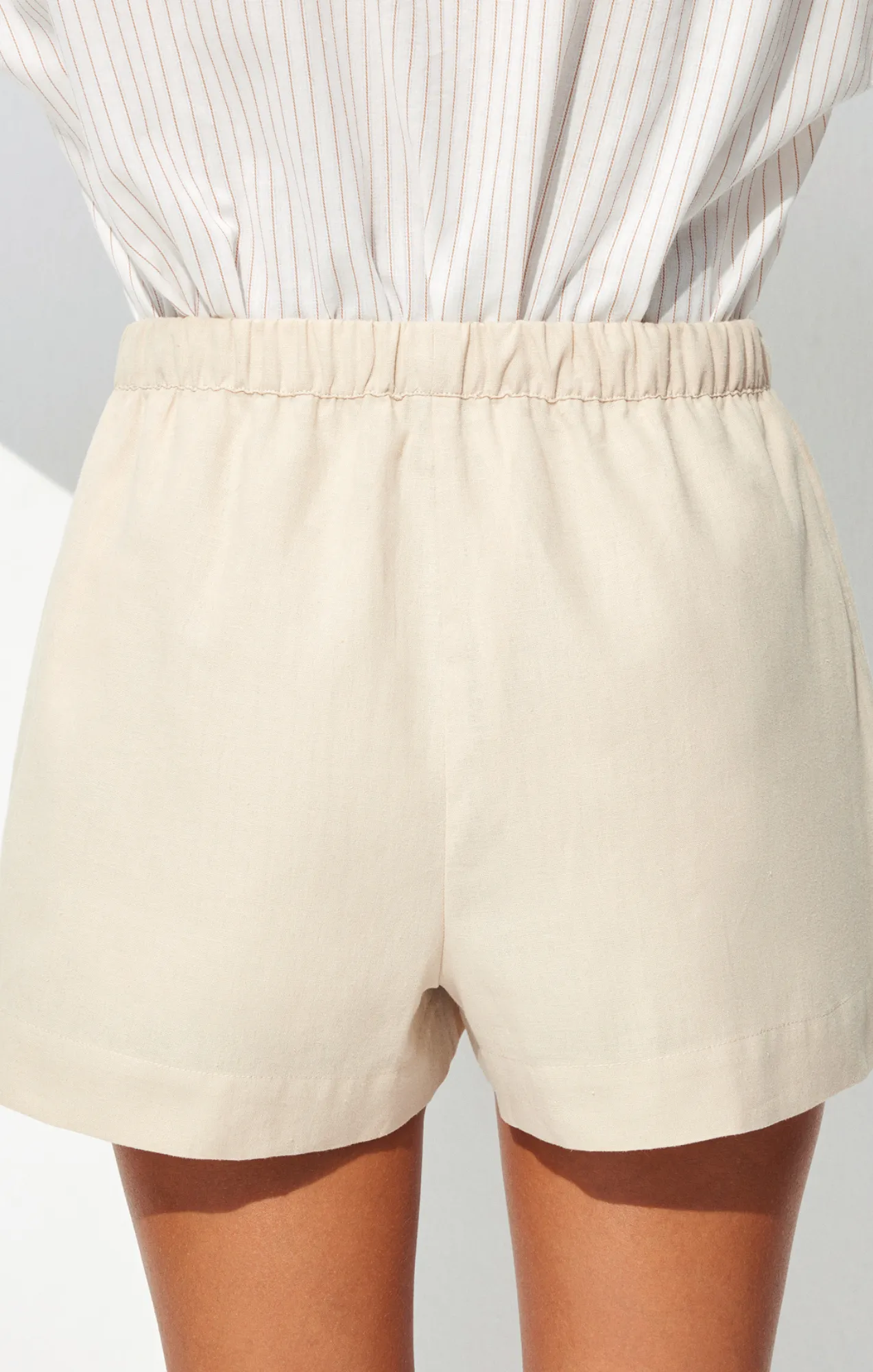 WOVEN SHORTS IN PEYOTE