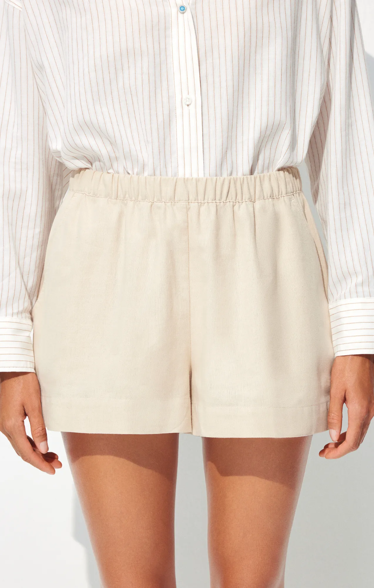 WOVEN SHORTS IN PEYOTE